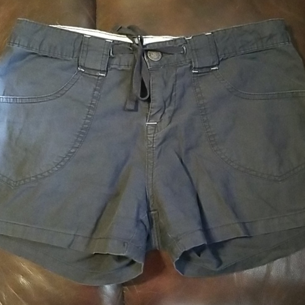 Shorts - Picture 3 of 3